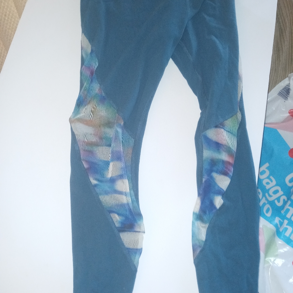 Beyond yoga mesh insert leggings